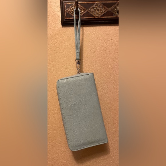 Betsey Johnson Bow Wristlet in Light Blue Vegan Leather - Picture 2 of 6